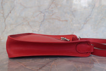 将图片加载到图库查看器，HERMES VESPA TPM Graine Couchevel leather Rouge vif □H刻印 Shoulder bag 700090148
