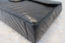 Load image into Gallery viewer, CHANEL  V-Stitch chain shoulder bag Lambskin Black/Gold hadware Shoulder bag 700100063
