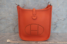 将图片加载到图库查看器，HERMES EVELYNE TPM Clemence leather Feu Y刻印 Shoulder bag 600100083
