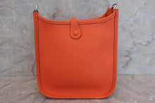 将图片加载到图库查看器，HERMES EVELYNE TPM Clemence leather Feu Y刻印 Shoulder bag 600100083
