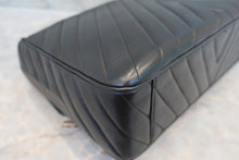 Load image into Gallery viewer, CHANEL  V-Stitch chain shoulder bag Lambskin Black/Gold hadware Shoulder bag 700100063
