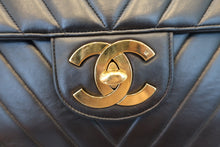 Load image into Gallery viewer, CHANEL  V-Stitch chain shoulder bag Lambskin Black/Gold hadware Shoulder bag 700100063
