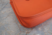 将图片加载到图库查看器，HERMES EVELYNE TPM Clemence leather Feu Y刻印 Shoulder bag 600100083
