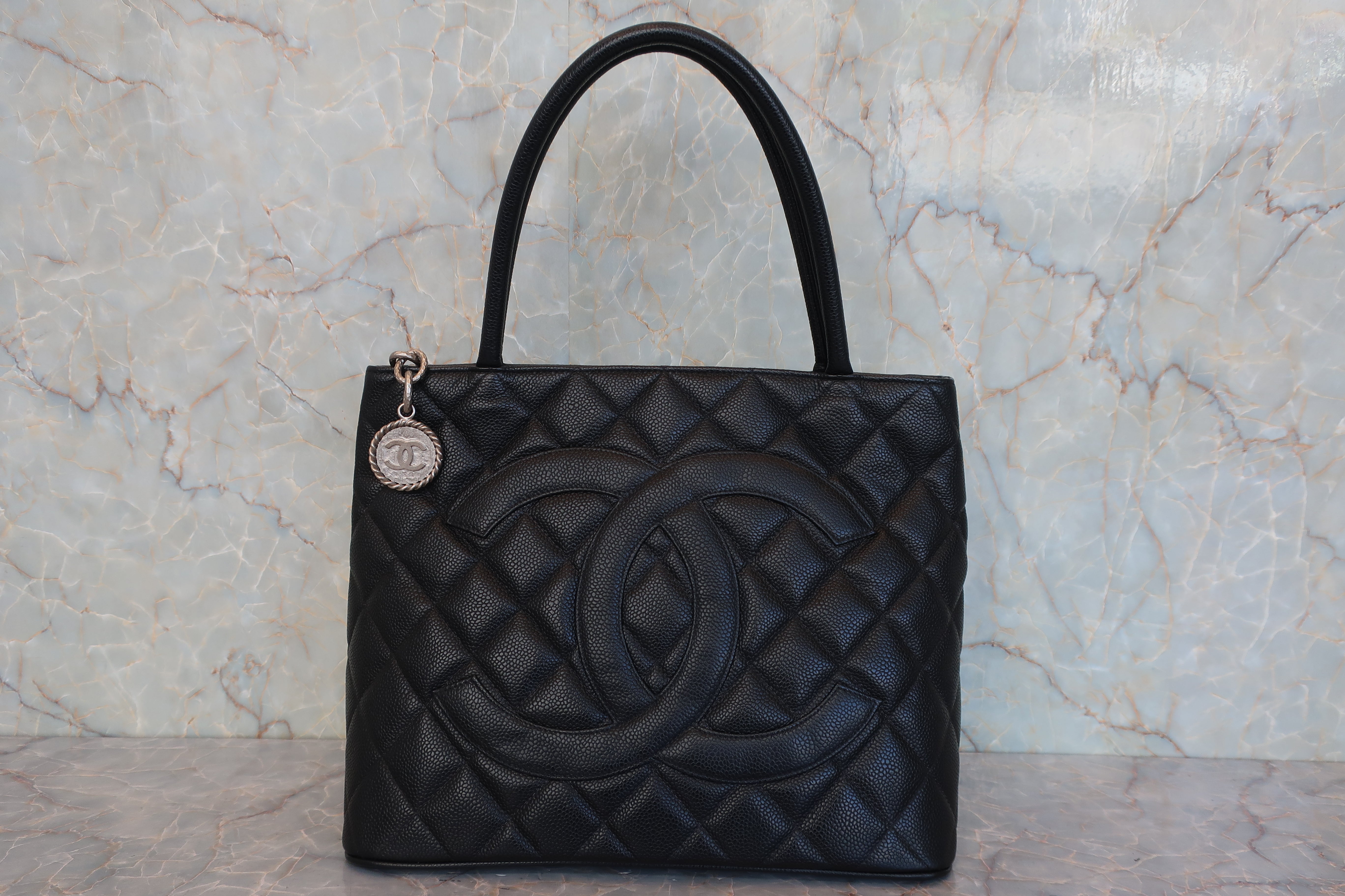 CHANEL/シャネル 復刻トート キャビアスキン ブラック/シルバー金具