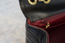 Load image into Gallery viewer, CHANEL  V-Stitch chain shoulder bag Lambskin Black/Gold hadware Shoulder bag 700100063
