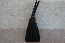 Load image into Gallery viewer, CHANEL Medallion Tote Caviar skin Black/Silver hardware Tote bag 800090108
