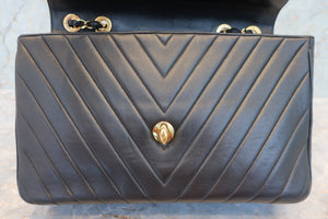 CHANEL  V-Stitch chain shoulder bag Lambskin Black/Gold hadware Shoulder bag 700100063