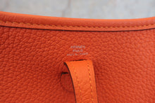 将图片加载到图库查看器，HERMES EVELYNE TPM Clemence leather Feu Y刻印 Shoulder bag 600100083
