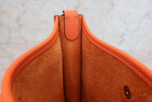 将图片加载到图库查看器，HERMES EVELYNE TPM Clemence leather Feu Y刻印 Shoulder bag 600100083
