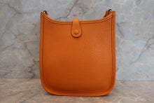 将图片加载到图库查看器，HERMES  EVELYNE TPM Clemence leather Orange C刻印 Shoulder bag 700090048
