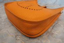 将图片加载到图库查看器，HERMES  EVELYNE TPM Clemence leather Orange C刻印 Shoulder bag 700090048

