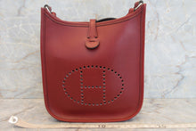 Load image into Gallery viewer, HERMES EVELYNE TPM Box carf leather Rouge H □F Engraving Shoulder bag 600120019
