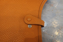 将图片加载到图库查看器，HERMES  EVELYNE TPM Clemence leather Orange C刻印 Shoulder bag 700090048
