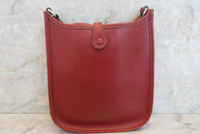 Load image into Gallery viewer, HERMES EVELYNE TPM Box carf leather Rouge H □F Engraving Shoulder bag 600120019
