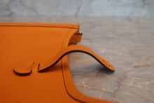 将图片加载到图库查看器，HERMES  EVELYNE TPM Clemence leather Orange C刻印 Shoulder bag 700090048
