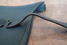将图片加载到图库查看器，HERMES EVELYNE 2PM Clemence leather Blue jean □K刻印 Shoulder bag 700120171
