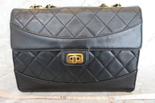 将图片加载到图库查看器，CHANEL/香奈儿 2.55 单盖包 链条包 羊皮 Black/Gold hadware(黑色/金色金属) 肩背包 700010052
