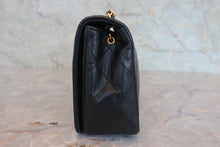 Load image into Gallery viewer, CHANEL Matelasse Full Flap chain shoulder bag Lambskin Black/Gold hadware Shoulder bag 800030134
