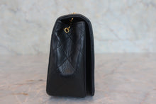 Load image into Gallery viewer, CHANEL Matelasse Full Flap chain shoulder bag Lambskin Black/Gold hadware Shoulder bag 800030134
