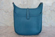 将图片加载到图库查看器，HERMES EVELYNE 3PM Clemence leather Blue izmir Shoulder bag 800040133
