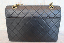 Load image into Gallery viewer, CHANEL Matelasse chain shoulder bag Lambskin Black/Gold hadware Shoulder bag 600090076
