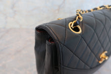 Load image into Gallery viewer, CHANEL Matelasse chain shoulder bag Lambskin Black/Gold hadware Shoulder bag 600090076
