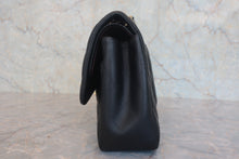 将图片加载到图库查看器，CHANEL/香奈儿 中号CF 双盖 双链条包 羊皮 Black/Gold hadware(黑色/金色金属) 肩背包 800010203
