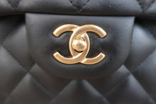 将图片加载到图库查看器，CHANEL/香奈儿 中号CF 双盖 双链条包 羊皮 Black/Gold hadware(黑色/金色金属) 肩背包 800010203
