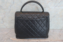 Load image into Gallery viewer, CHANEL Matelasse trapezoid hand bag Caviar skin Black/Gold hadware Hand bag 600080028
