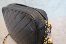 将图片加载到图库查看器，CHANEL/香奈儿 CF 流苏 链条 肩背包 羊皮 Black/Gold hadware(黑色/金色金属) 肩背包 700120216
