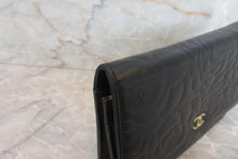 將圖片載入圖庫檢視器 CHANEL/シャネル カメリアチェーンウォレット ラムスキン ブラック/ゴールド金具 ショルダーバッグ 700050193
