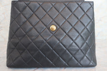 Load image into Gallery viewer, CHANEL Matelasse trapezoid hand bag Caviar skin Black/Gold hadware Hand bag 600080028
