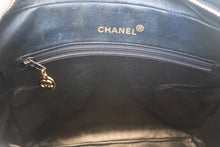 将图片加载到图库查看器，CHANEL/香奈儿 CF 流苏 链条 肩背包 羊皮 Black/Gold hadware(黑色/金色金属) 肩背包 700120216
