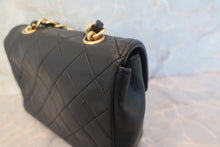 將圖片載入圖庫檢視器 CHANEL/シャネル ミニマトラッセチェーンショルダーバッグ ラムスキン ブラック/ゴールド金具 ショルダーバッグ 700120257
