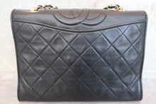 Load image into Gallery viewer, CHANEL Matelasse chain shoulder bag Lambskin Black/Gold hadware Shoulder bag 600090139
