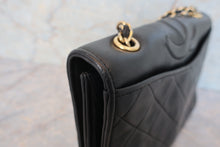 Load image into Gallery viewer, CHANEL Matelasse chain shoulder bag Lambskin Black/Gold hadware Shoulder bag 600090139
