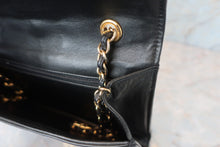 Load image into Gallery viewer, CHANEL Matelasse chain shoulder bag Lambskin Black/Gold hadware Shoulder bag 600090139
