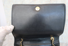 Load image into Gallery viewer, CHANEL Matelasse chain shoulder bag Lambskin Black/Gold hadware Shoulder bag 600090139
