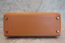 Load image into Gallery viewer, HERMES KELLY 28 Box carf leather Natural □A Engraving Hand bag 700060053

