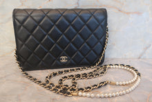 將圖片載入圖庫檢視器 CHANEL/シャネル マトラッセチェーンウォレット ラムスキン ブラック/ゴールド金具 ショルダーバッグ 700120156
