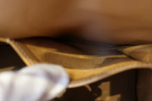 Load image into Gallery viewer, HERMES KELLY 28 Box carf leather Natural □A Engraving Hand bag 700060053
