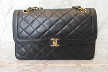 Load image into Gallery viewer, CHANEL Paris Limited Matelasse double flap chain shoulder bag Lambskin Black/Gold hadware Shoulder bag 700090092
