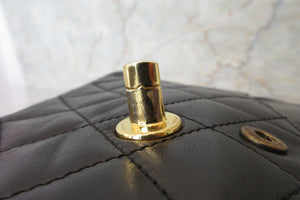 CHANEL Paris Limited Matelasse double flap chain shoulder bag Lambskin Black/Gold hadware Shoulder bag 700090092