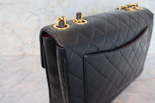 Load image into Gallery viewer, CHANEL Medium Matelasse single flap chain shoulder bag Lambskin Black/Gold hadware Shoulder bag 700100072
