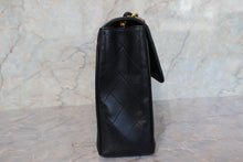 Load image into Gallery viewer, CHANEL Medium Matelasse single flap chain shoulder bag Lambskin Black/Gold hadware Shoulder bag 700100072
