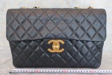 将图片加载到图库查看器，CHANEL/香奈儿 大号CF 单盖 链条包 羊皮 Black/Gold hadware(黑色/金色金属) 肩背包 600060188
