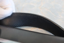 Load image into Gallery viewer, HERMES Pochette Kelly Gulliver leather Black □H Engraving Hand bag 700120221
