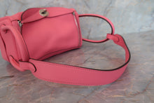 Load image into Gallery viewer, HERMES LINDY 26 Evercolor leather Rose azalee A Engraving Shoulder bag 700070292
