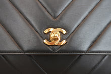 画像をギャラリービューアに読み込む, CHANEL/シャネル Vステッチ2WAYバッグ ラムスキン ブラック/ゴールド金具 ショルダーバッグ 800080041
