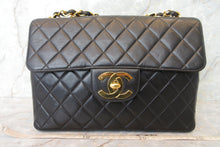 Load image into Gallery viewer, CHANEL Medium Matelasse single flap chain shoulder bag Lambskin Black/Gold hadware Shoulder bag 700090125
